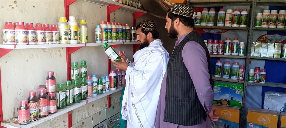 د هلمند نادعلي کې دحیواني او نباتي درمل پلورنځیو څارنه وشوه