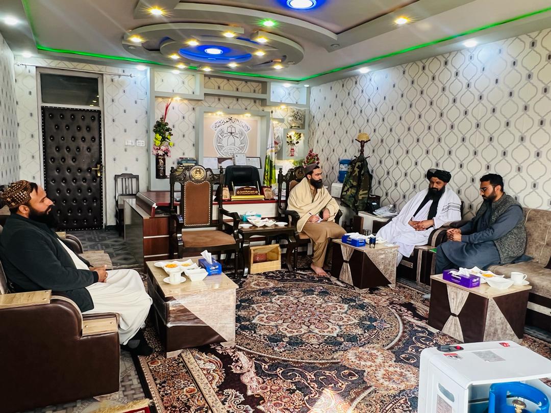 د کندز دکرنې رییس شمال ختیځ زون کې د خوړو نړۍوال پروګرام مسوول سره وکتل