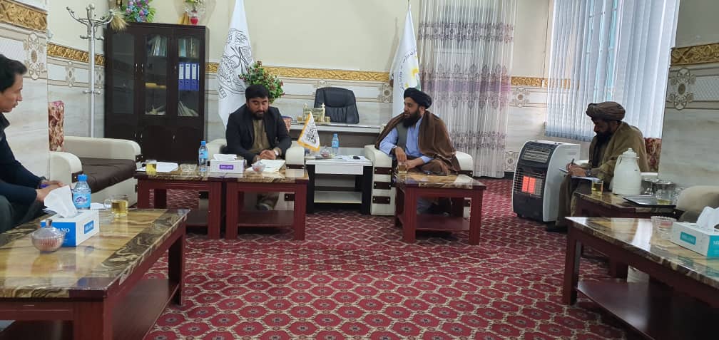 د هلمند دکرنې رییس د ملګرو ملتونو د نیشه یي توکو او جرمونو پر وړاندې مبارزې له مسؤلینو سره وکتل