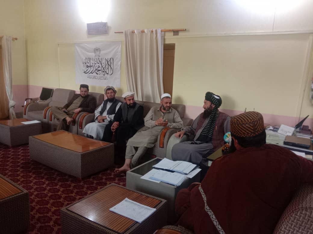د ننگرهار د کرنې رییس ددې ولایت د شاتو مچیو ټولنې له چاراکو سره وکتل