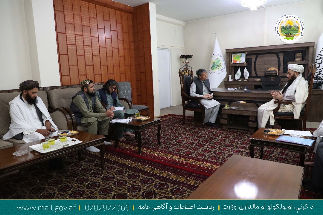 د کرنې او مالدارۍ مرستیال د "آغا خان بنسټ" له چارواکو سره وکتل