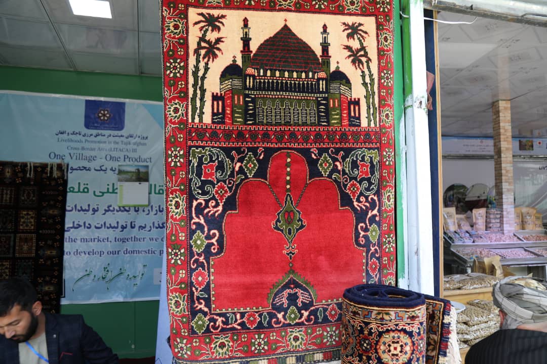 د کرنيزو او مالدارۍ محصولاتو ترڅنګ د هېواد د غالۍ اوبدونکو په لاس اوبدل شوي غالۍ، د کابل په بادام باغ کې د هېواد د کرنيزو محصولاتو دېرشم نندارتون ته بل رنګ ورکړی دی.