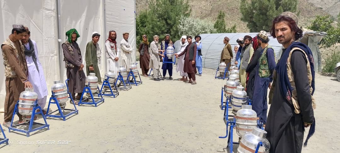 د خوست سپېره کې پر یوشمېر مالدارانو د شړمبو شاربلو ماشینونو وېشل