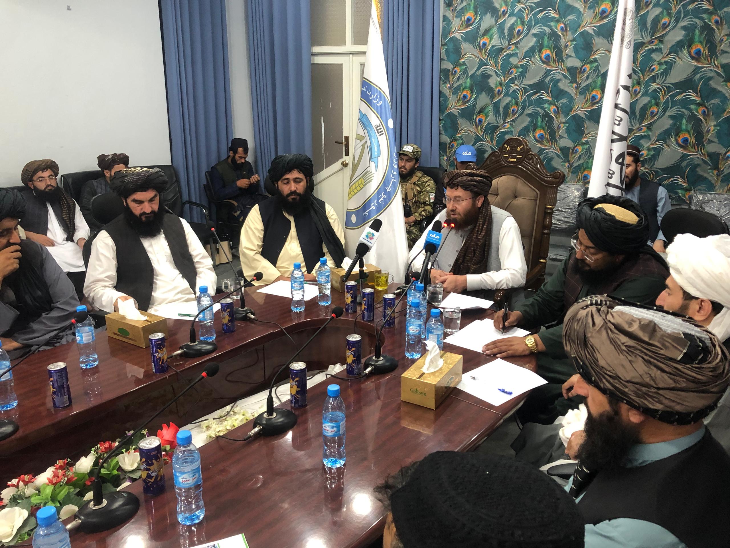 نشست وزیر زراعت با مسوولان امارتی ولایت فاریاب