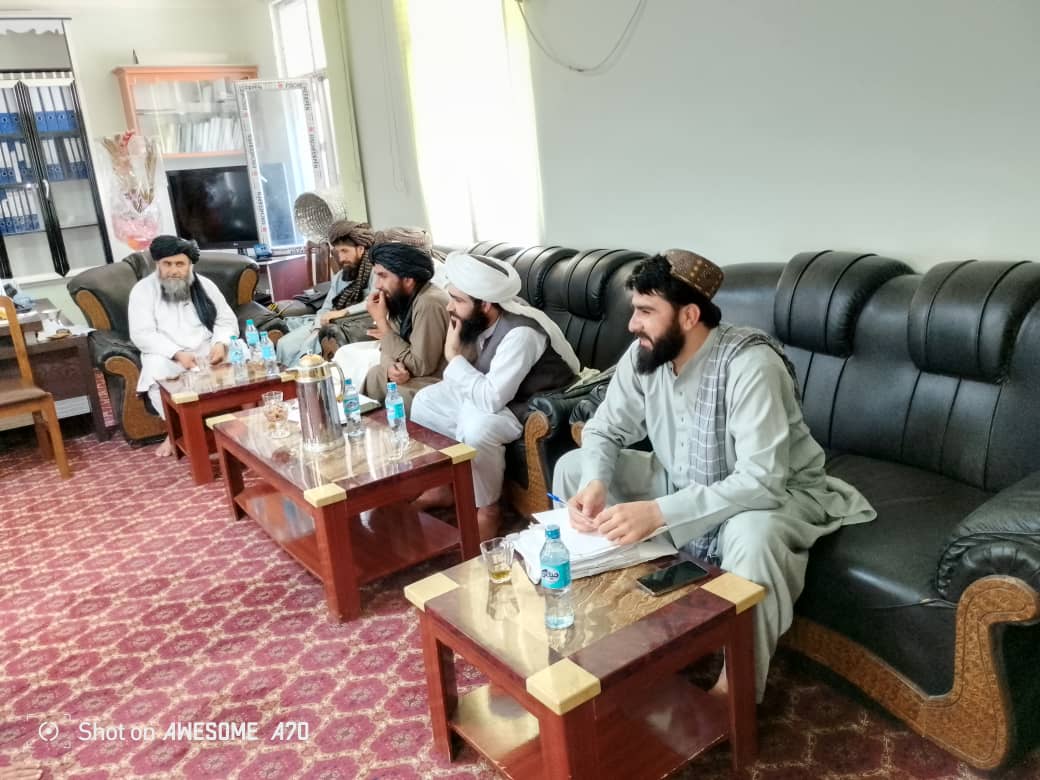فراه کې د ځمکې غصب او غصب شويو ځمکو بېرته راګرځولو کمېټې غړو د فراه دکرنې رييس الحاج مولوي شاه محمد حاجي سروري په مشرۍ د ددې ولایت دکرنې ریاست کې خپله غونډه دائره کړه.