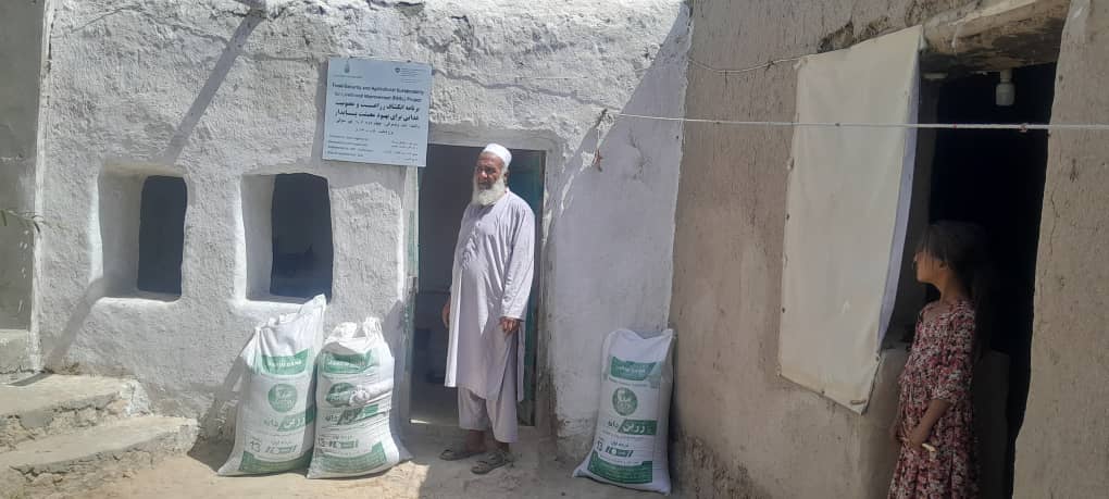 د کندز چهار درې ولسوالی کې ۲۰ اړمنو کورنیو ته د چرګانو واړه فارمونه جوړ شول