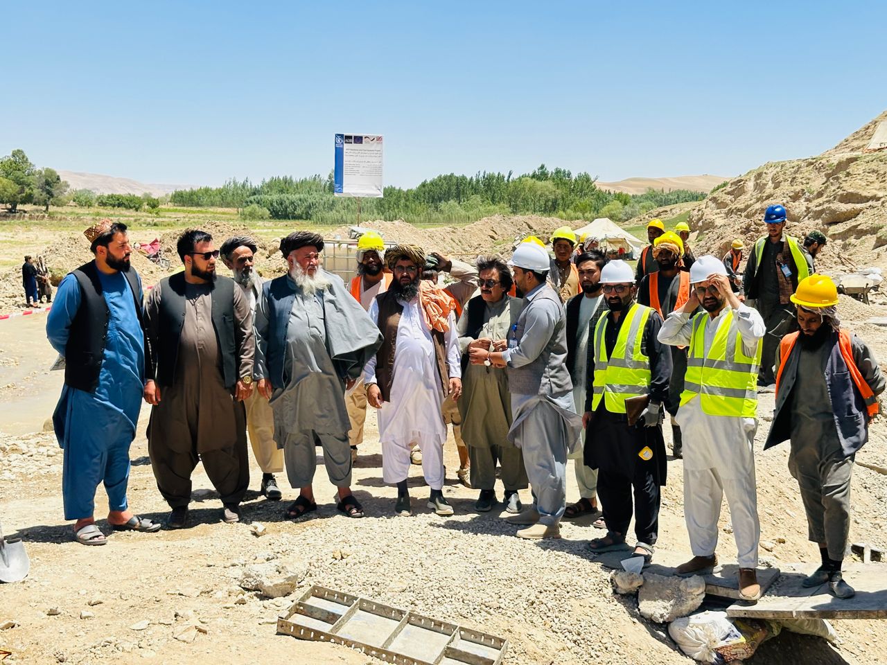نظارت از جریان کار اعمار دیوار محافظتی کانال تیوه بوینی مرکز ولایت سرپل