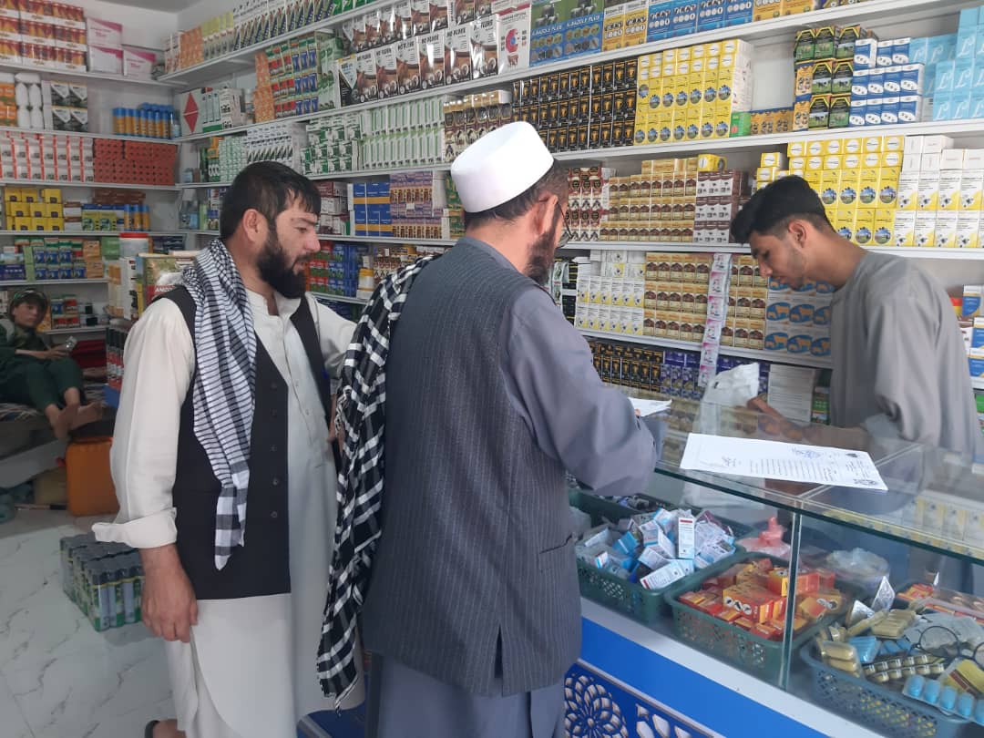 تیم نظارتی آمریت مالداری و صحت حیوانی ریاست زراعت ولایت سمنگان در جریان نظارت، کنترول و بررسی از کلینیکها و ادویه فروشیهای حیوانی مرکز آن ولایت (ایبک) به تعداد 16 قلم ادویه جات تاریخ گذشته را جمع آوری نمود.