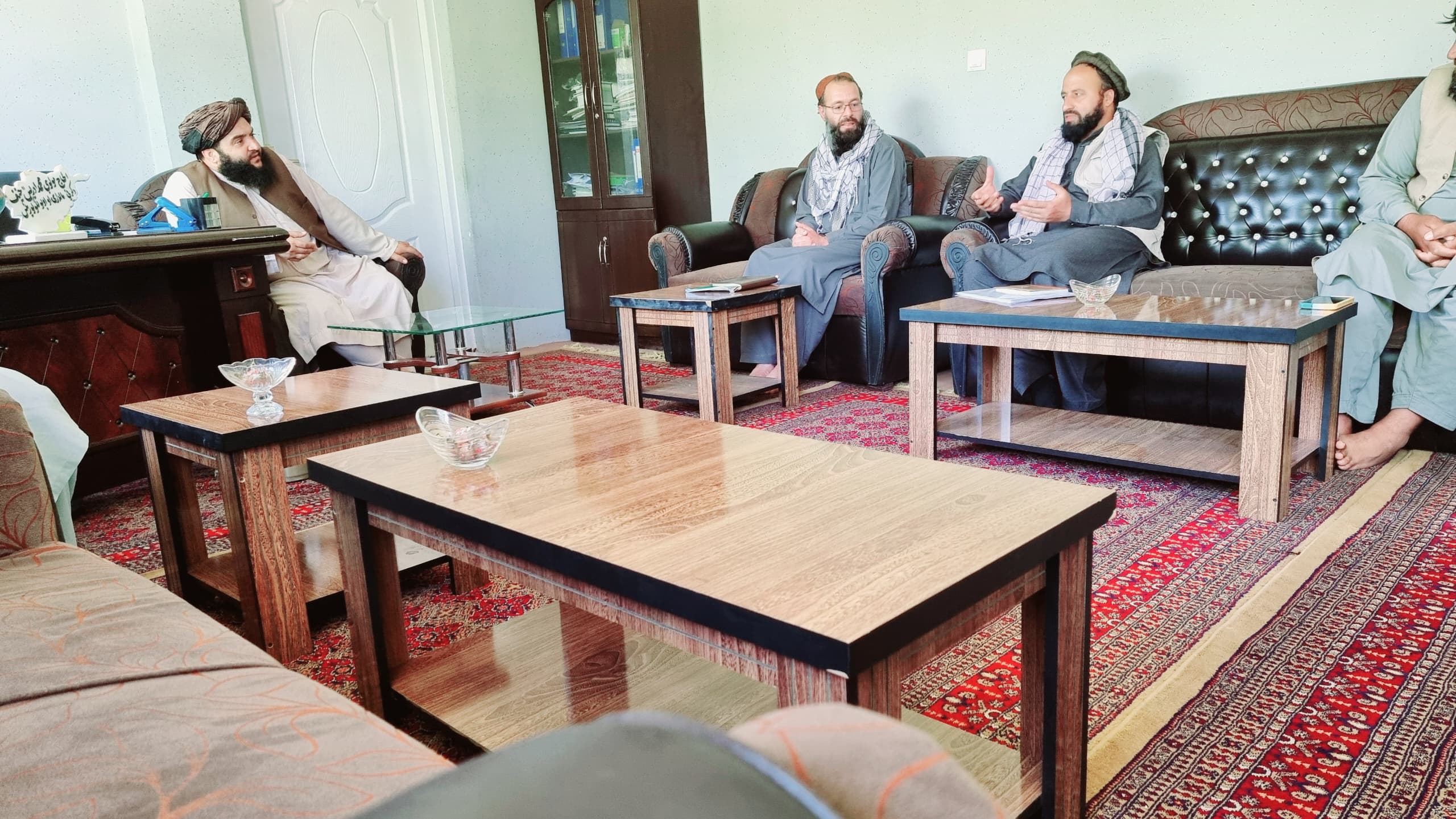 میدان وردګو کې پر زرګونو بزګرانو د غنمو اصلاح شوي تخمونو او کیمیاوۍ سرې وېش لړۍ پيل شوه
