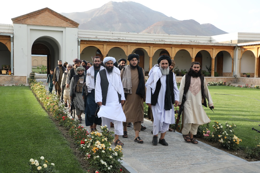 معین مالی و اداری وزارت زراعت از قصر شاهی جبلالسراج ولایت پروان بازدید کرد