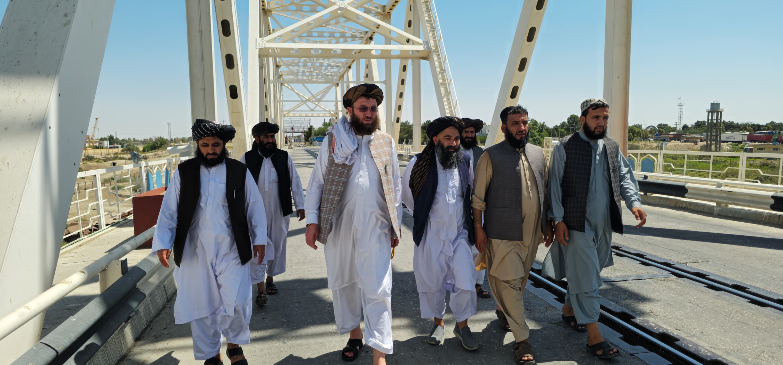 بازدید وزیر زراعت از بندر حیرتان و نقاط صفری میان افغانستان و ازبکستان