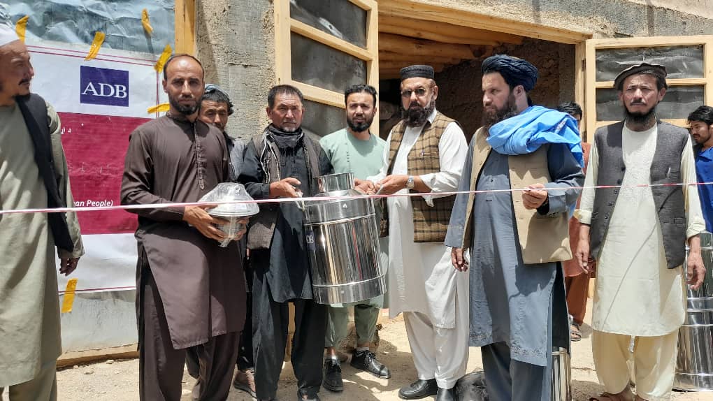 به ۱۷۰ مالدار در ولسوالی شیخ علی ولایت پروان وسایل جمع آوری و پروسس لبنیات توزیع شد