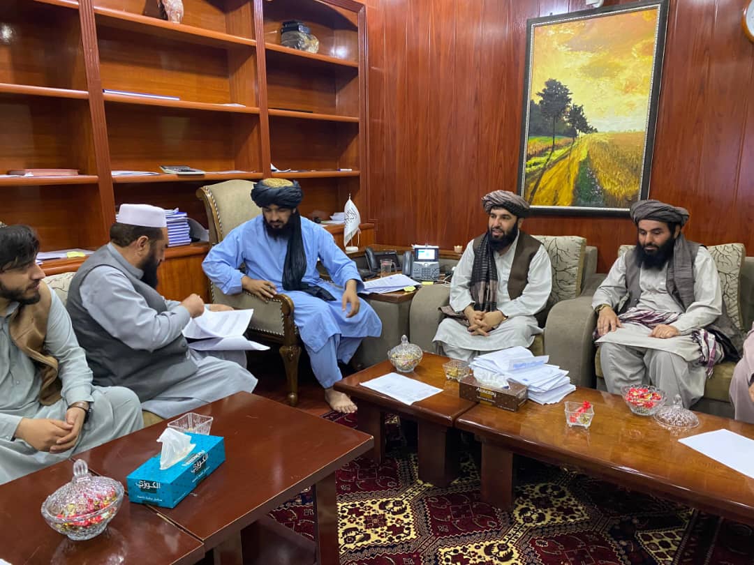 د کرنې وزارت او یوشمېر امارتي ادارو ترمنځ د ځمکې د لېږد تړونونه لاسلیک شول
