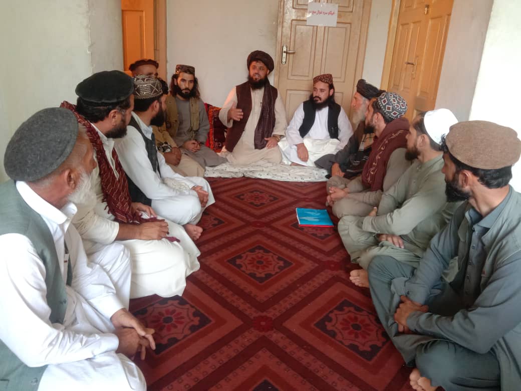 د ننګرهار دکرنې رییس د بزګرانو ستونزو اورېدو په موخه خوږیاڼو ولسوالی ته سفر وکړ
