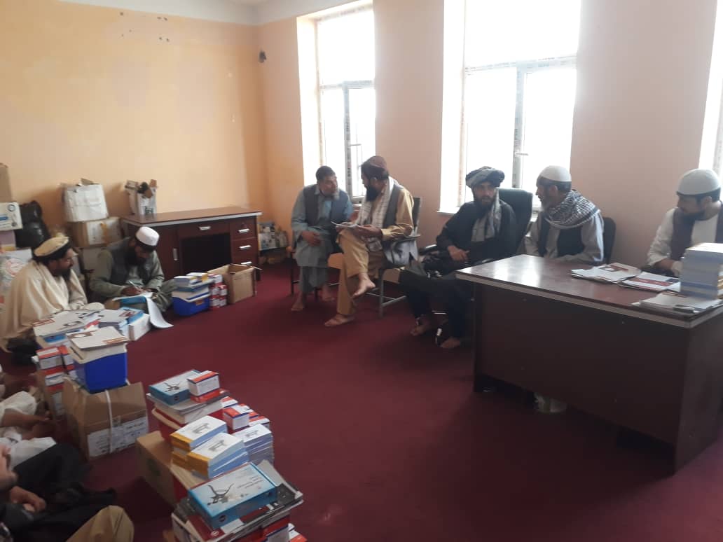 دعزني د کرنې، اوبولګولو او مالدارۍ ریاست په همغږۍ او د ملګرو ملتونو د کرنې او خوړو نړۍوال سازمان په مالي همکارۍ ددې ولایت په مرکز او ولسوالیو کې څارویو ته د لمپي سکین (ال اس ډي) وقایوي واکسین د تطبیق پروګرام پیل شو.