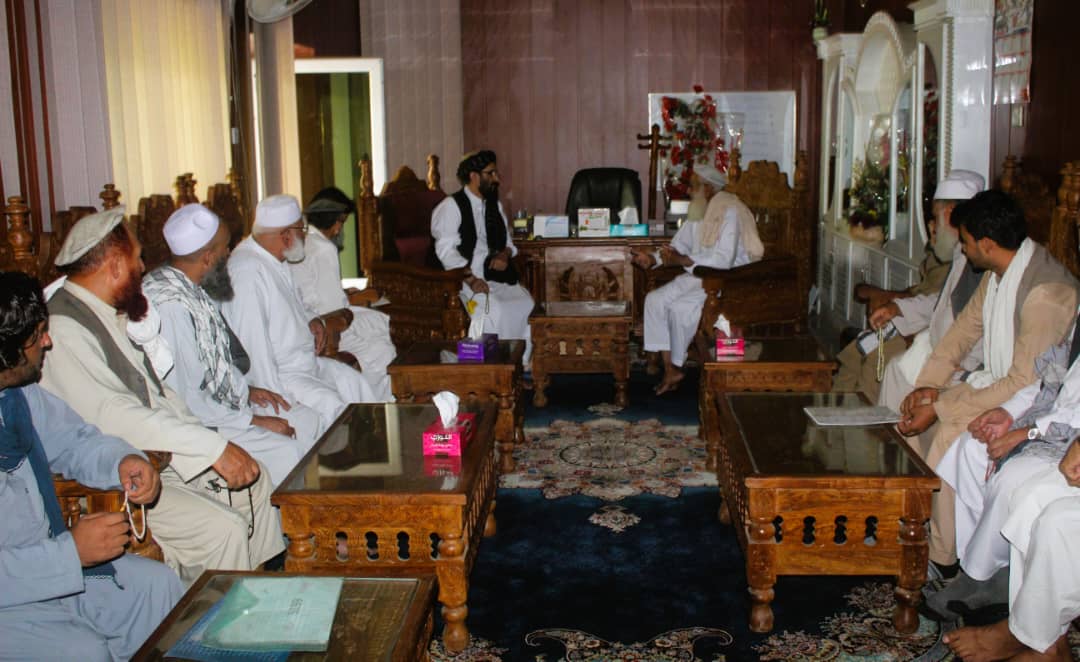 د ننګرهار کانال شرکت رییس د بټي کوټ ولسوالی یوشمېر مشرانو سره وکتل