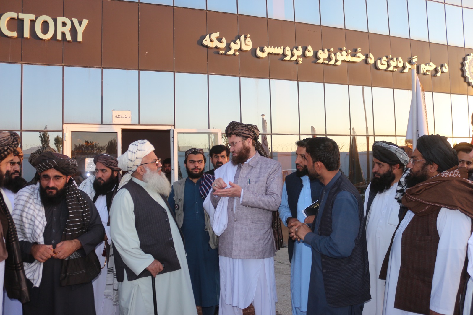 وزیر زراعت از کارخانه پروسس جلغوزه در ولایت پکتیا بازدید کرد