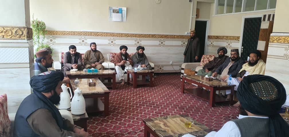 هلمند کې له بزګرانو د مازادو غنمو پیرلو په موخه د ګڼو بنسټونو چاروکو سره ناسته وشوه