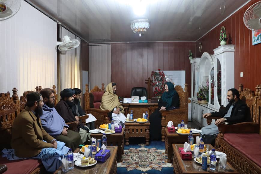 د ننګرهار وادي کرنیز امارتي شرکت رئیس د یوناما د ختیځ زون مشرې سره وکتل