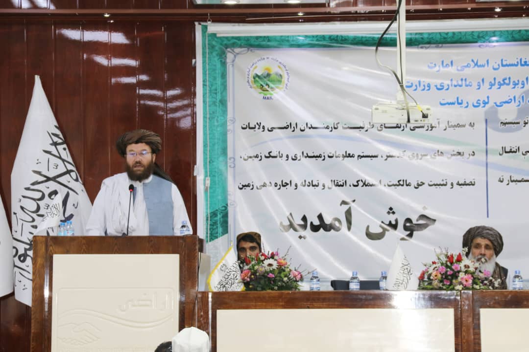 د کرنې وزیر: د ځمکو د شخړو حل ته ژمنتیا او د کارکوونکو وړتیا لوړونه زموږ اساسي لومړیتوب دی