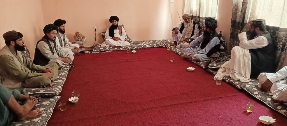 د کرنې وزارت د عشر او زکات لوی رییس د بغلان ولایت له سیمه ییزو چارواکو سره وکتل