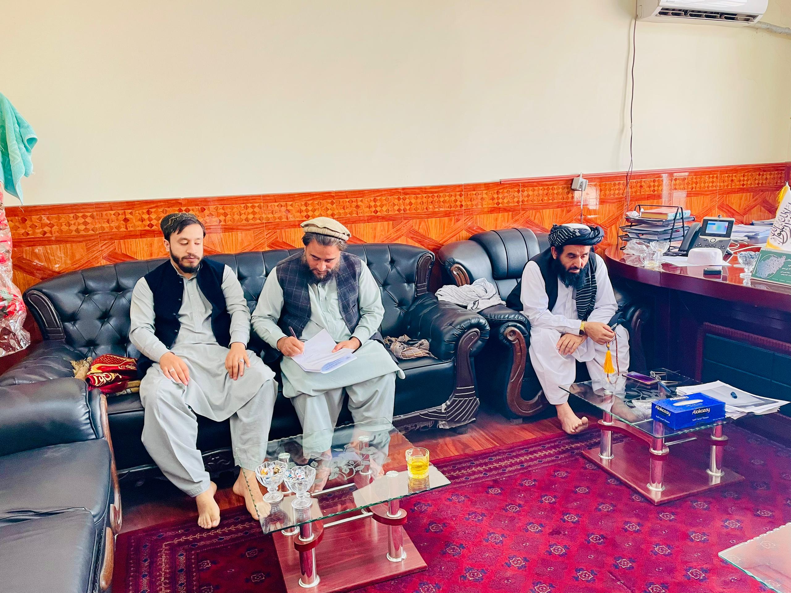د کرنې وزارت د اراضۍ رياست لخوا د افغانستان بانک ته ځمکه ولېږدول شوه