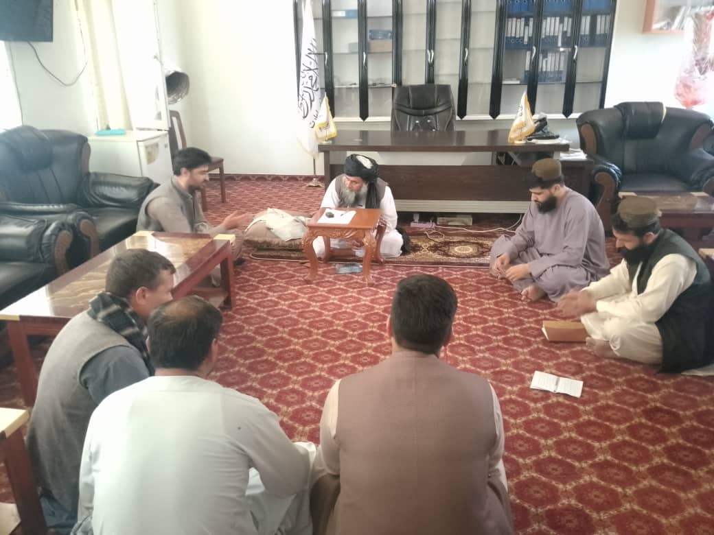 د فراه دکرنې رییس د ملګرو ملتونو دخوړو او کرنې ادارې تخنیکي ټیم سره وکتل
