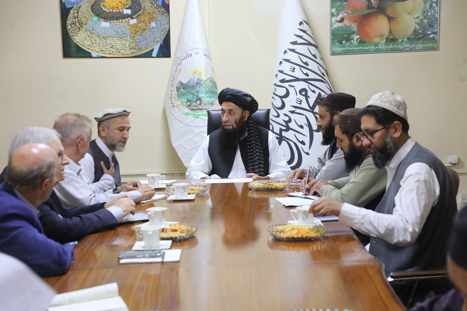 دکرنې او مالدارۍ مرستیال اکشن‌اېډ مؤسسې مشرتابه پلاوي سره وکتل