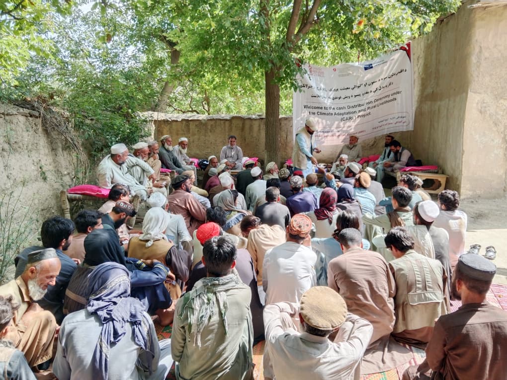 ننګرهار کې ۱۲۳ کاریګرو او بزګرانو سره نغدې مرسته وشوه