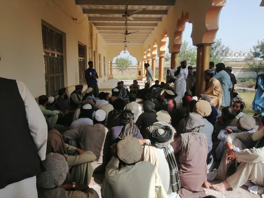 د خوست ګربزو ولسوالی کې پر سلګونو بزګرانو اصلاح شوي تخمونه او کیمیاوي سرې وېشل کېږي