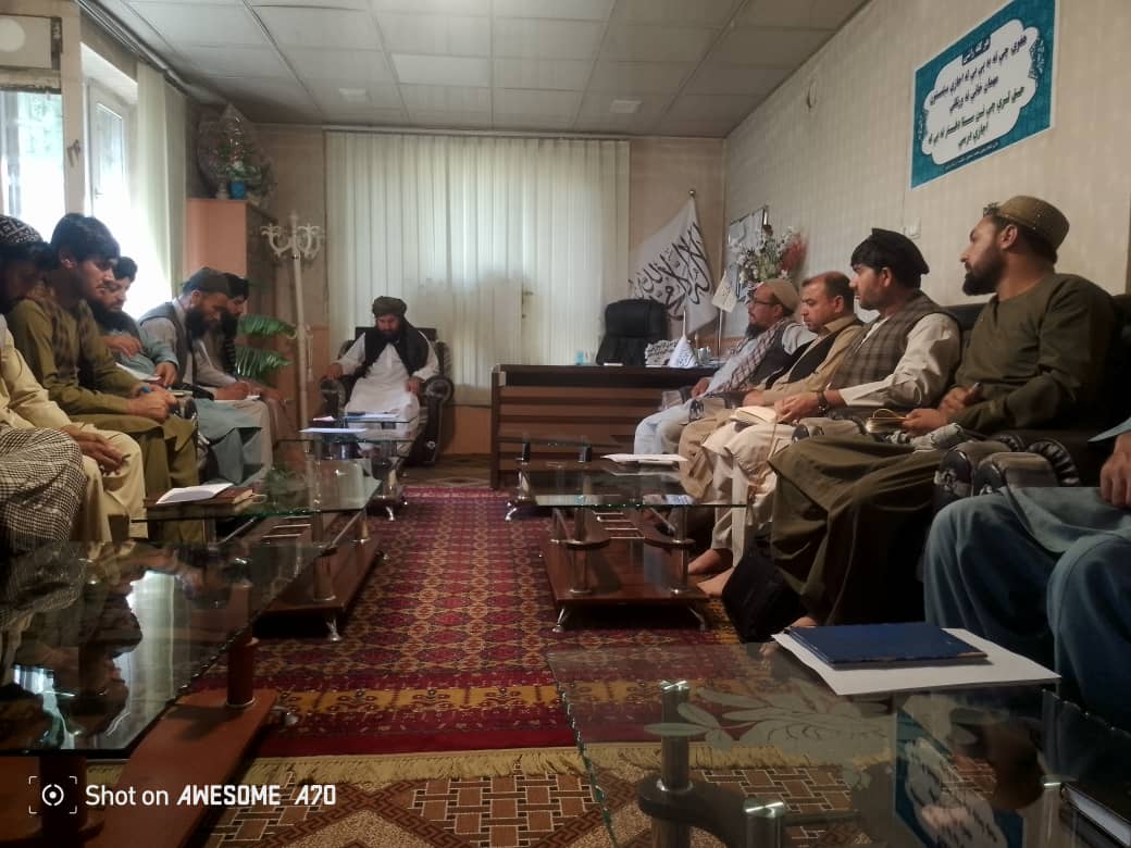 ختیځ زون کې دځمکو هموارولو لپاره ۱۲ پایي لیزر لېول ماشینونه وېشل کېږي ۲۵ وږی ۱۴۰۴ هـ.ش ۲۳ رَبِیعُ الْأَوَّل ۱۴۴۷ هـ.ق د ننګرهار د کرنې، اوبو لګولو او مالدارۍ ریاست سره په همغږۍ د ملګرو ملتونو د خوړو او کرنې ادارې «اف.اې.او» د ختیځ زون په دري ولایتونو ننګرهار، کونړ او لغمان کې د ځمکي هموارولو او اوبو ضایعاتو مخنیوي په موخه ۱۲ پایې د لیزر لېول ماشینونه وېشل کېږي. د ننګرهار د کرنې، اوبو لګولو او مالدارۍ رییس مولوي محمد ولي محسن وویل، چې د یادو ماشینونو څخه شپږ پایي ماشینونه د ننګرهار په پچیراګام، سره رود،بهسود