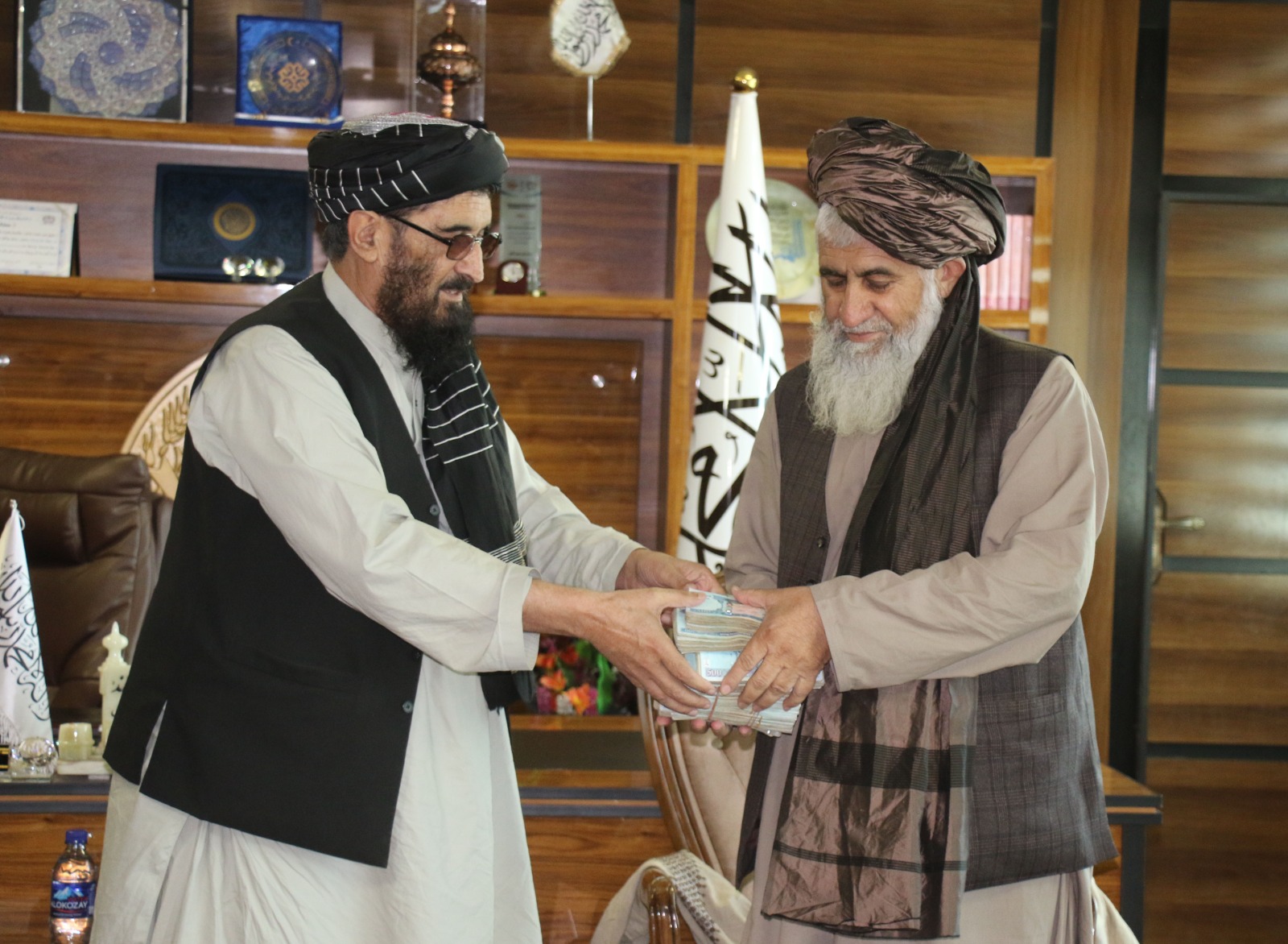 کمک نزدیک به یک میلیون افغانی شرکت زراعتی وادی ننگرهار به زلزله‌زدگان دره‌نور