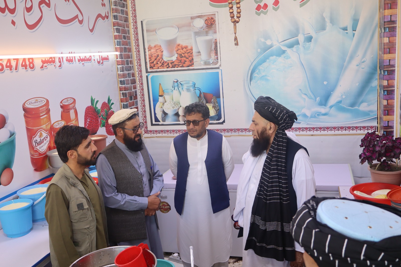 بازدید معین زراعت و مالداری از مرکز جمعآوری و پروسس شیر در پکتیا