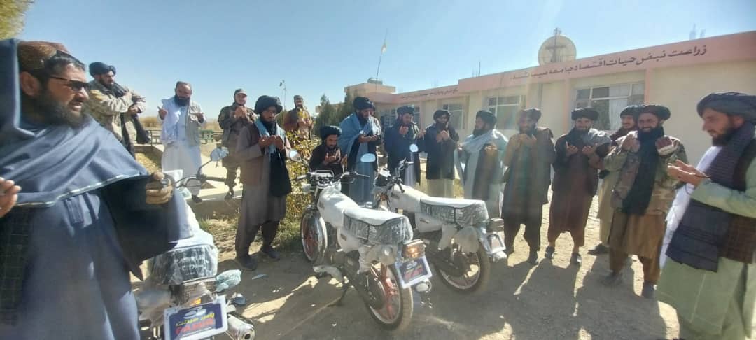 توزیع چهار عراده موترسایکل برای کارمندان بخش عشر و زکات در غور