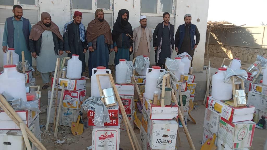 توزیع نهال و وسایل مربوط به هنگ برای دهاقین در ولسوالی چمتال بلخ