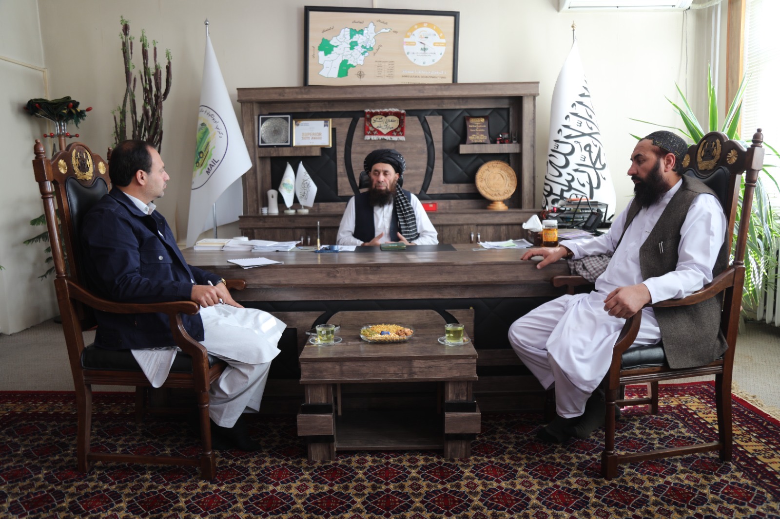 د رېشخور د لبنیاتو د فابریکې د فعالولو په پار د کرنې او مالدارۍ د مرستیال ټینګار