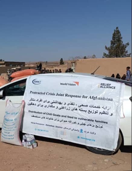 ریاست زراعت آبیاری و مالداری هرات روند توزیع مواد خوراکه و ادویه حیوانی را برای خانواده‌های مستفید در ولسوالی ادرسکن مورد نظارت قرار داد. این کمک‌ها در چوکات برنامه مالداری موسسه دیدگاه با همکاری مالی ورلدویژن برای ۳۰ خانواده فقیر توزیع می‌شود