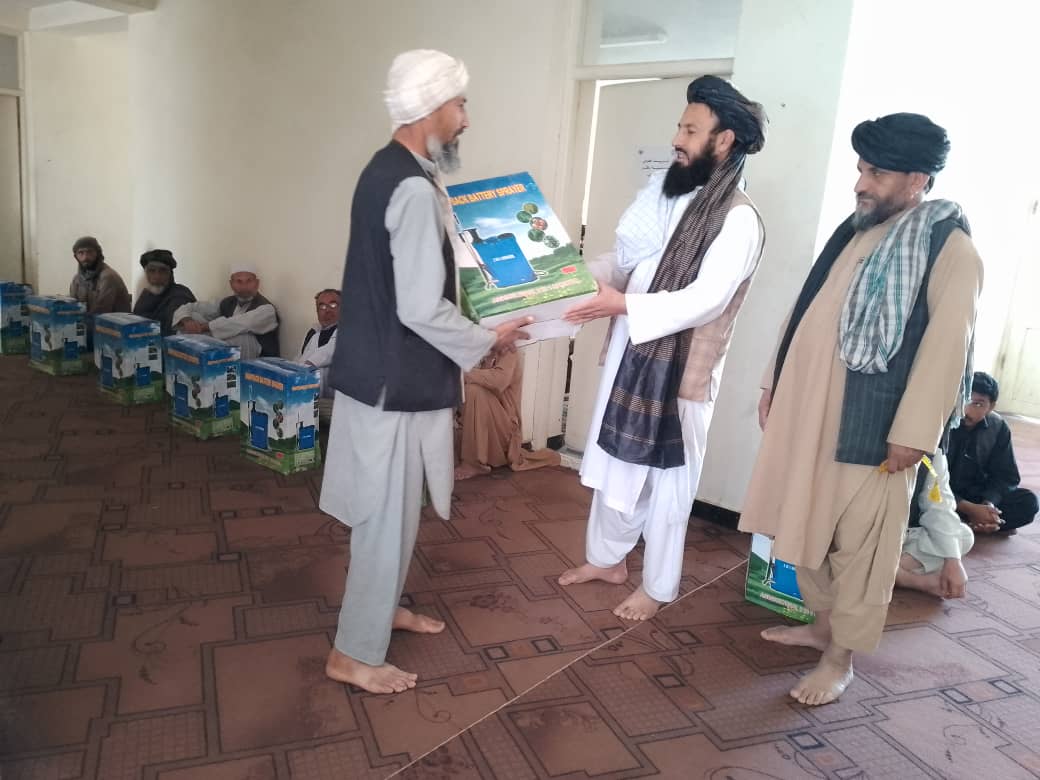 توزیع وسایل آفت‌کشی برای ۲۵۱ سبزخانه‌دار در فراه