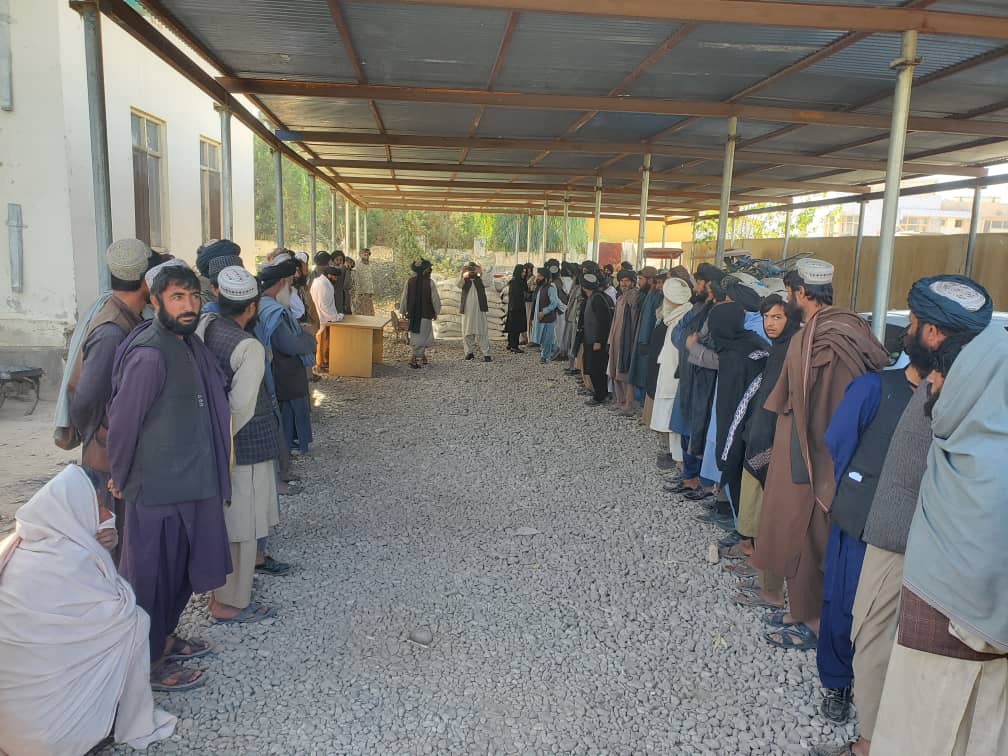 روزګان کې پر څه باندې درې زره بزګرانو د غنمو اصلاح شويو تخمونو او کیمیاوي سرو د ویش لړۍ پیل شوه