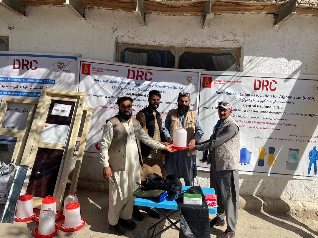 کابل کې پر یوشمېر کورنیو د چرګانو پالنې توکي ووېشل شول