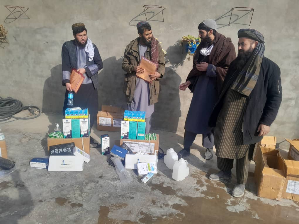 توزیع ۱۴ قلم ادویجات برای واکسیناتوران ولسوالی‌های آقچه و خانقاه