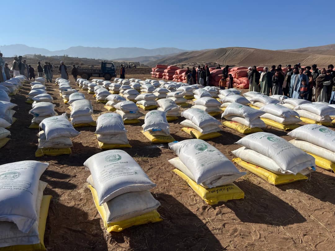 توزیع کمک‌های زراعتی و مالداری برای دهقانان و مالداران گلران آغاز شد