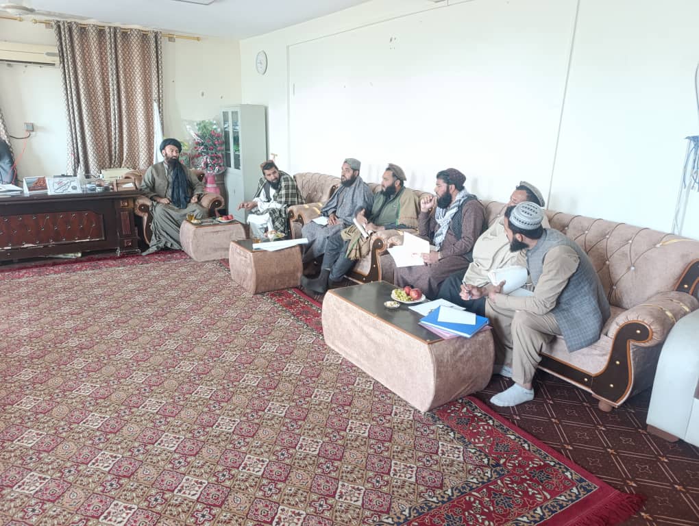 د خالد بن ولید قول اردو رییس ارکان او د لغمان د کرنې رییس د ګمبیري دښتې د ځمکې د منازعې د حل په موخه ناسته ترسره کړه