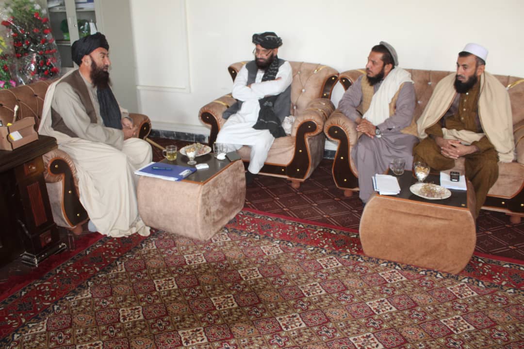 دلغمان د کرنې رییس د کرنې وزارت د کرنیزو تخمونو د تصدیق کولو رییس سره وکتل