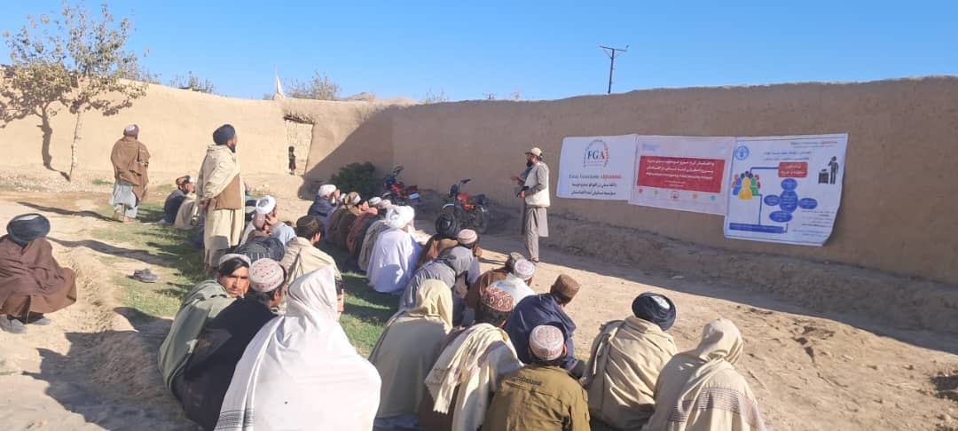 د هلمند موسی کلا کې پر سلګونو بزګرانو د غنمو اصلاح شوي تخمونه او کیمیاوي وېشل کېږي