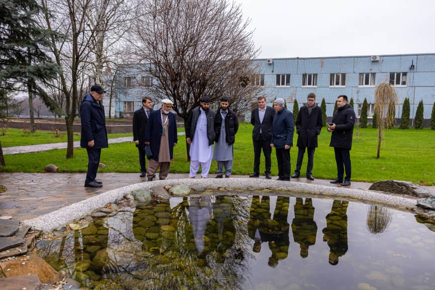 د افغانستان د کرنې وزارت پلاوي د مسکو د کرنې پوهنتون د کرنې او مالدارۍ له څېړنيزو فارمونو لېدنه وکړه