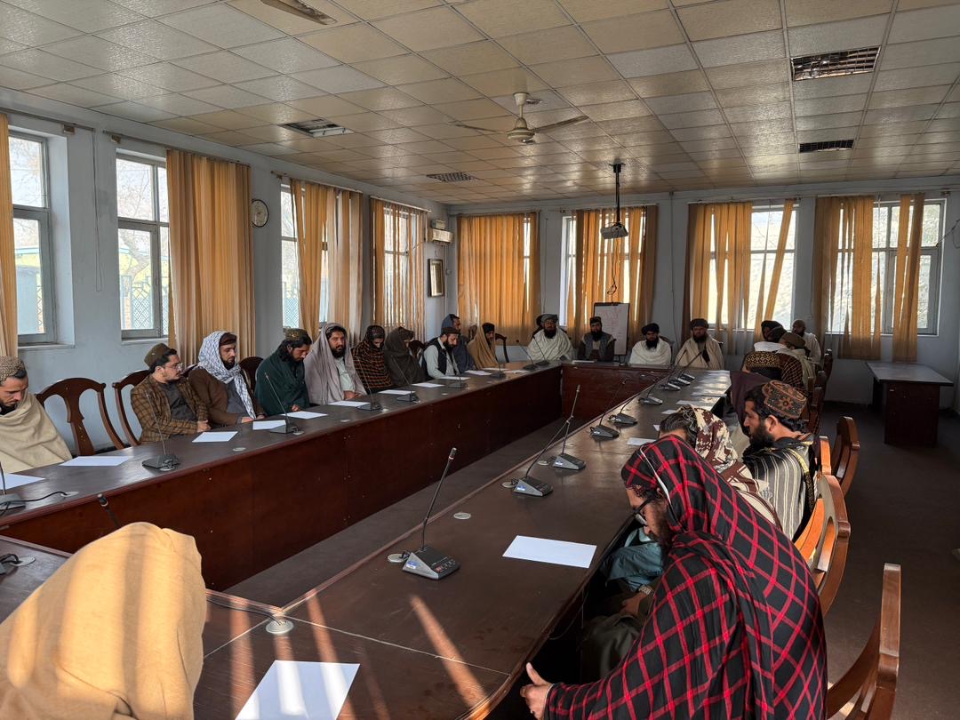 د عشر او زکات کارکوونکو د ستونزو د حل په موخه د عشر او زکات رییس ننګرهار ته سفر وکړ