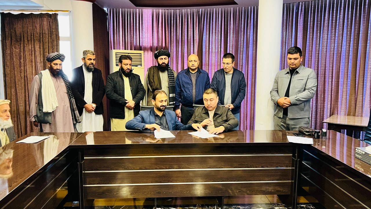 امضای قراردادهای تجاری میان متشبثین افغانستان و ازبکستان در بخش مواد خوراکی