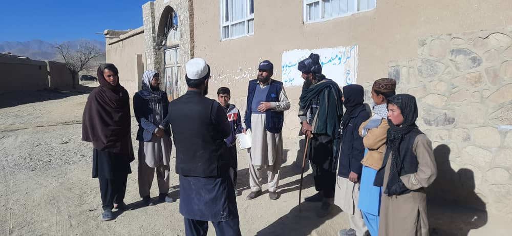 د ملګرو ملتونو د خوړو او کرنې ادارې پلاوي د غزني دکرنې رییس چارواکو سره وکتل