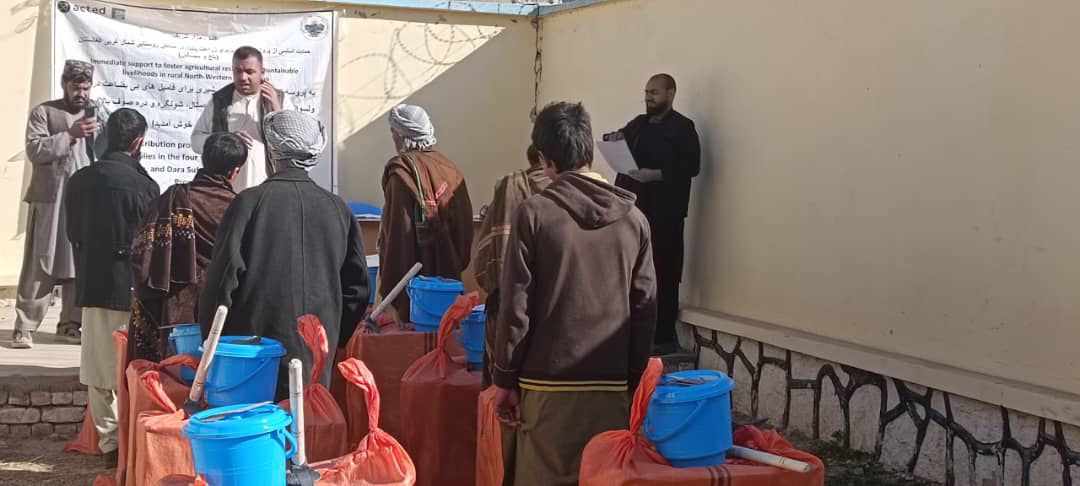 توزیع وسایل زراعتی و نهال هنگ برای دهاقین ولسوالی شولگره ولایت بلخ